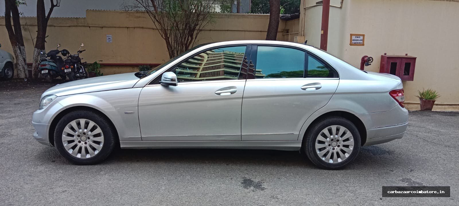 Mercedes-Benz C-Class 2011 Photo 3