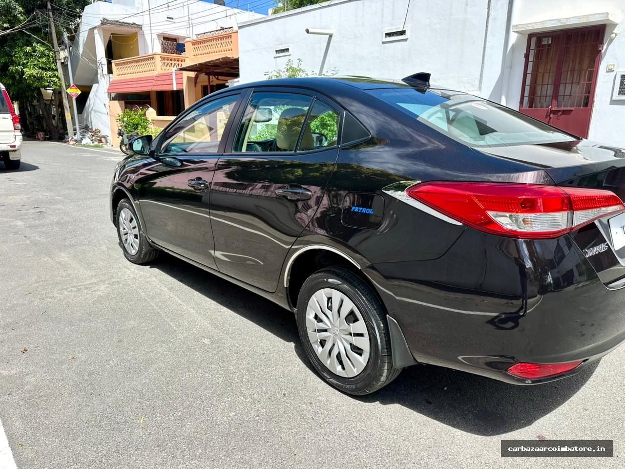 Toyota Yaris 2018 Photo 2