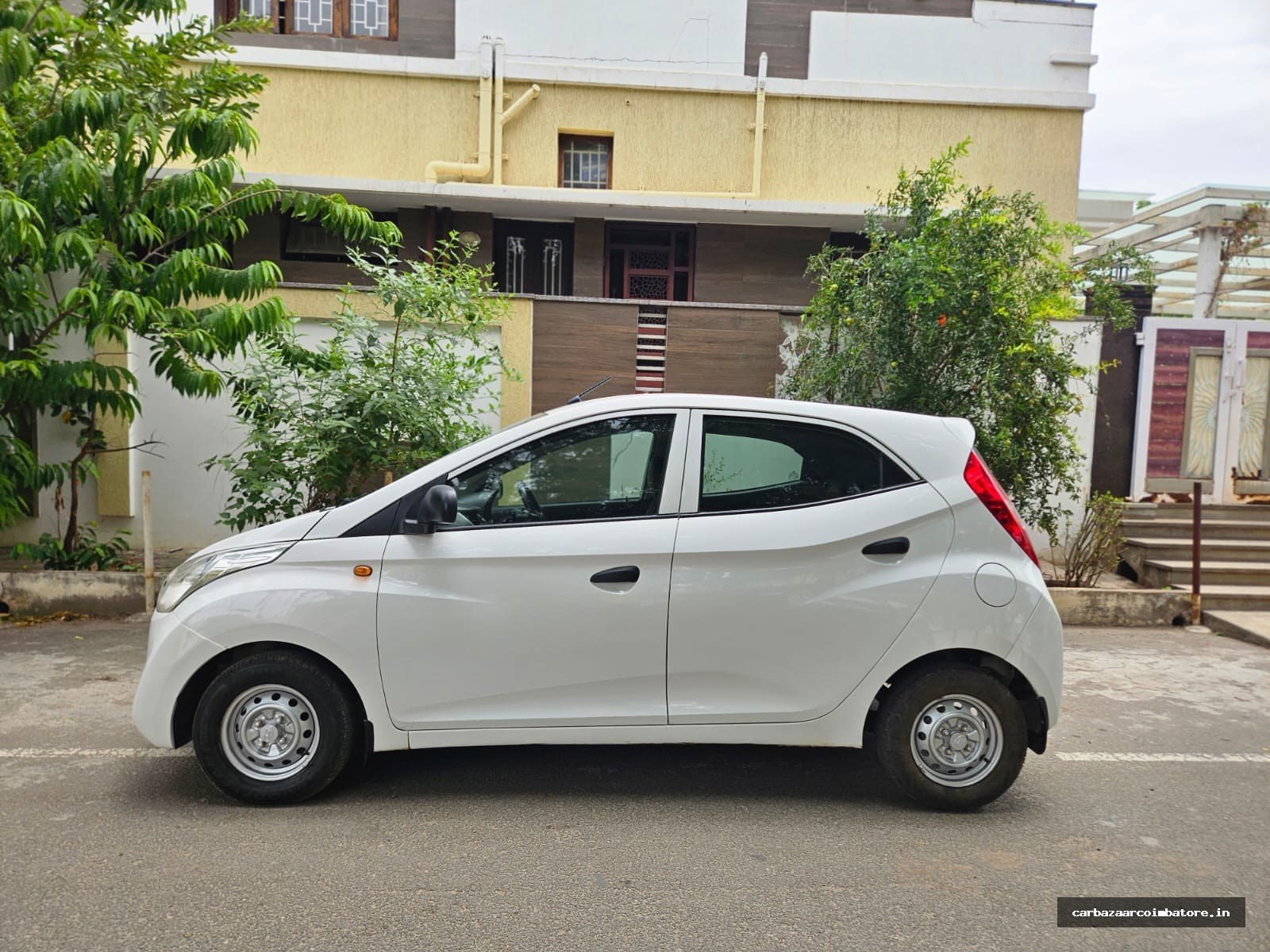 Hyundai Eon 2016 Photo 2