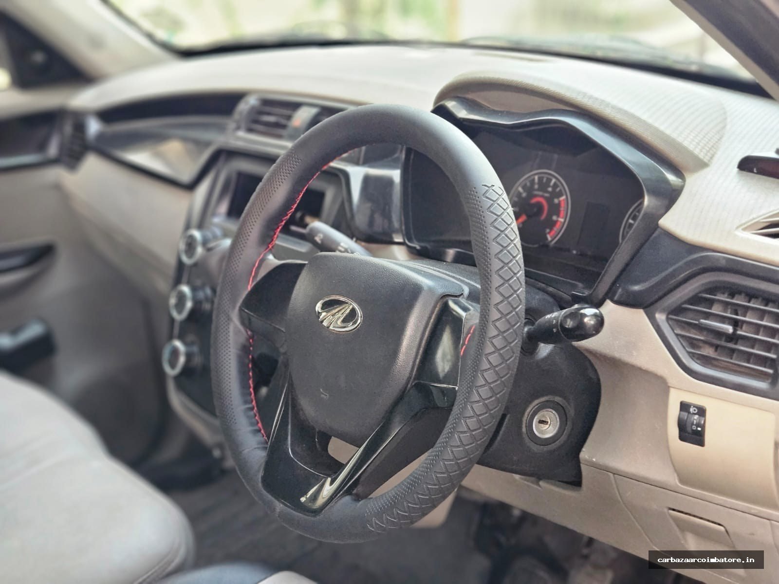 Mahindra KUV100 2016 Photo 5