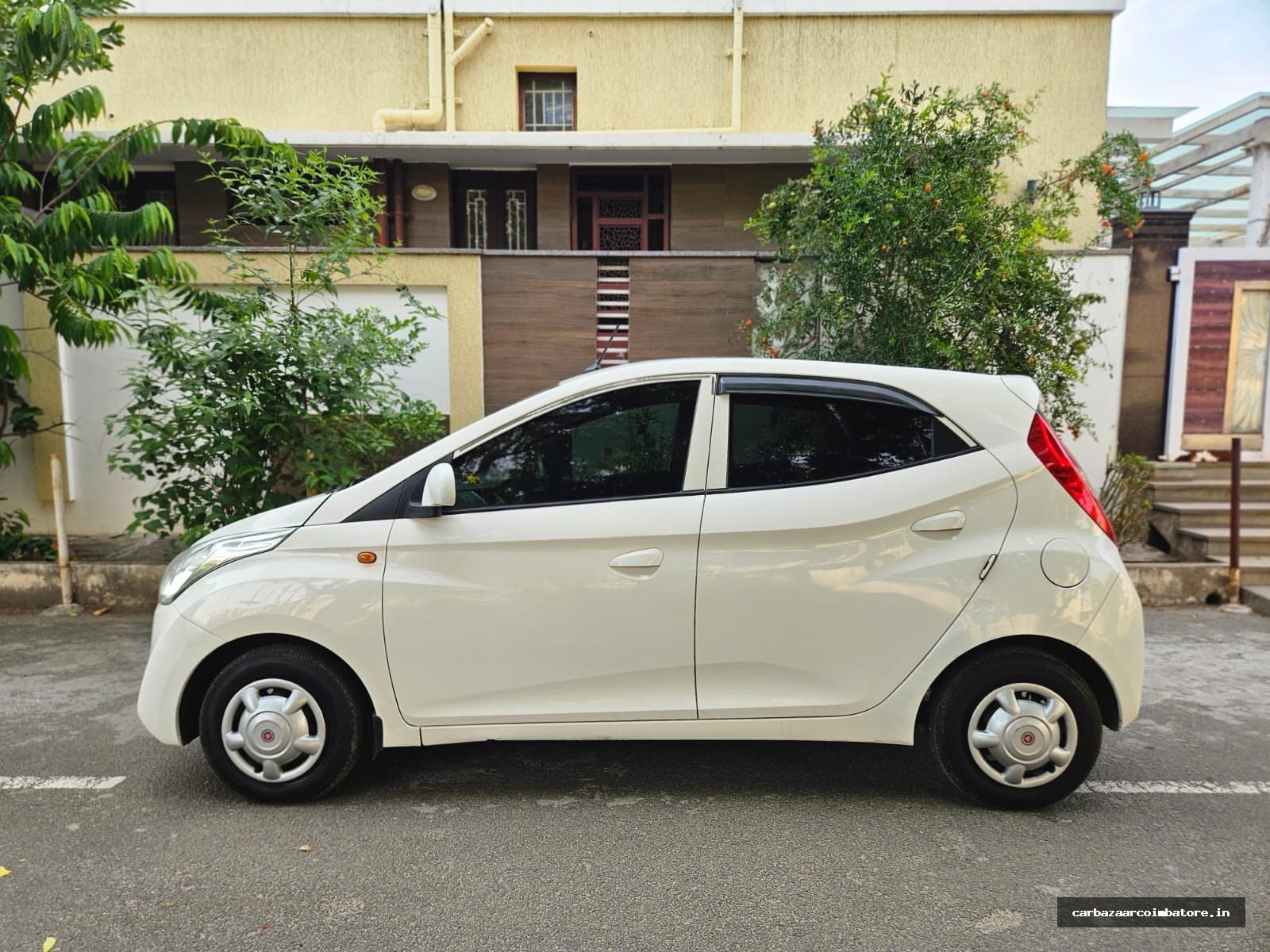 Hyundai Eon 2013 Photo 2