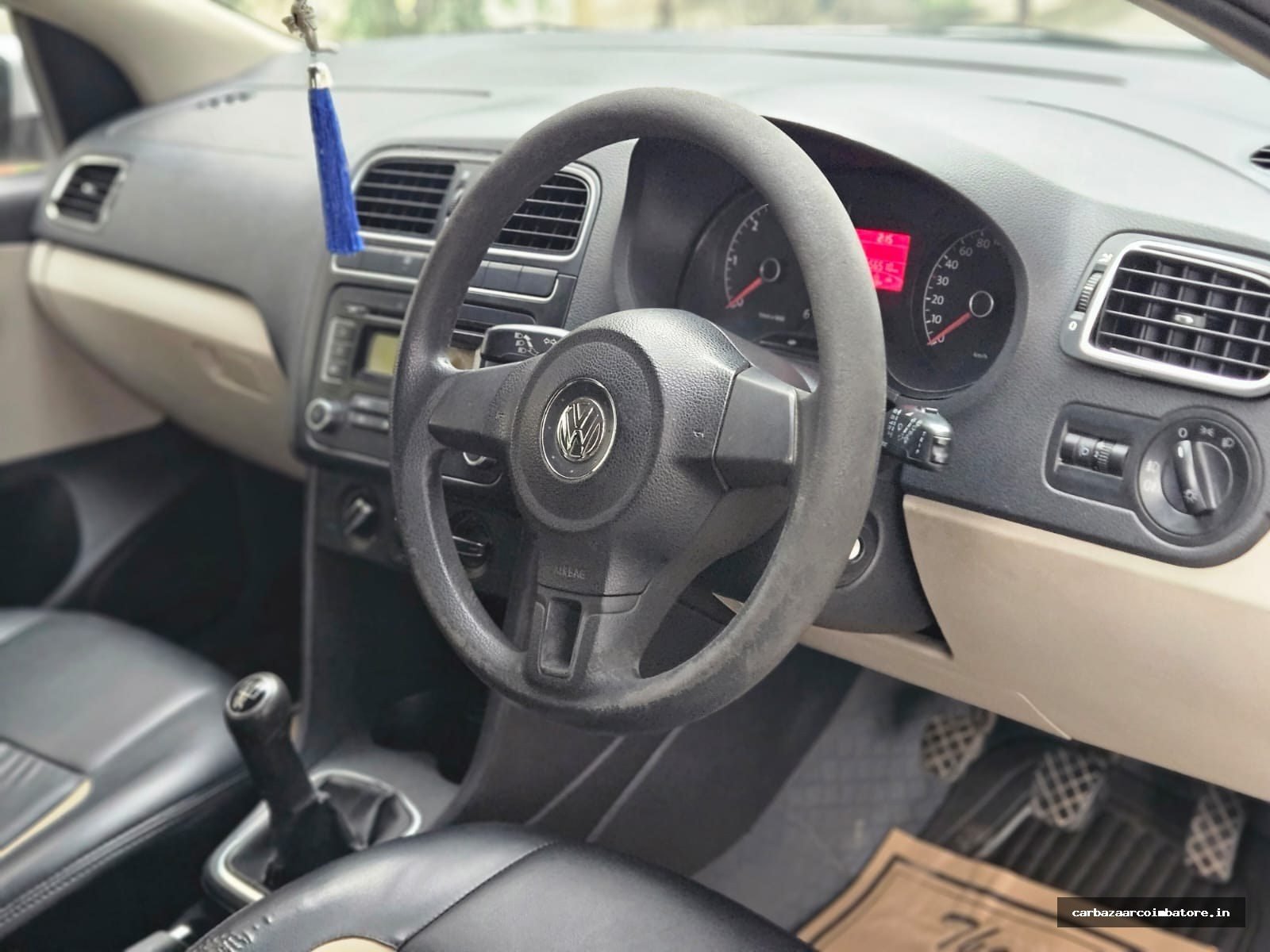Volkswagen POLO 2011 Photo 5