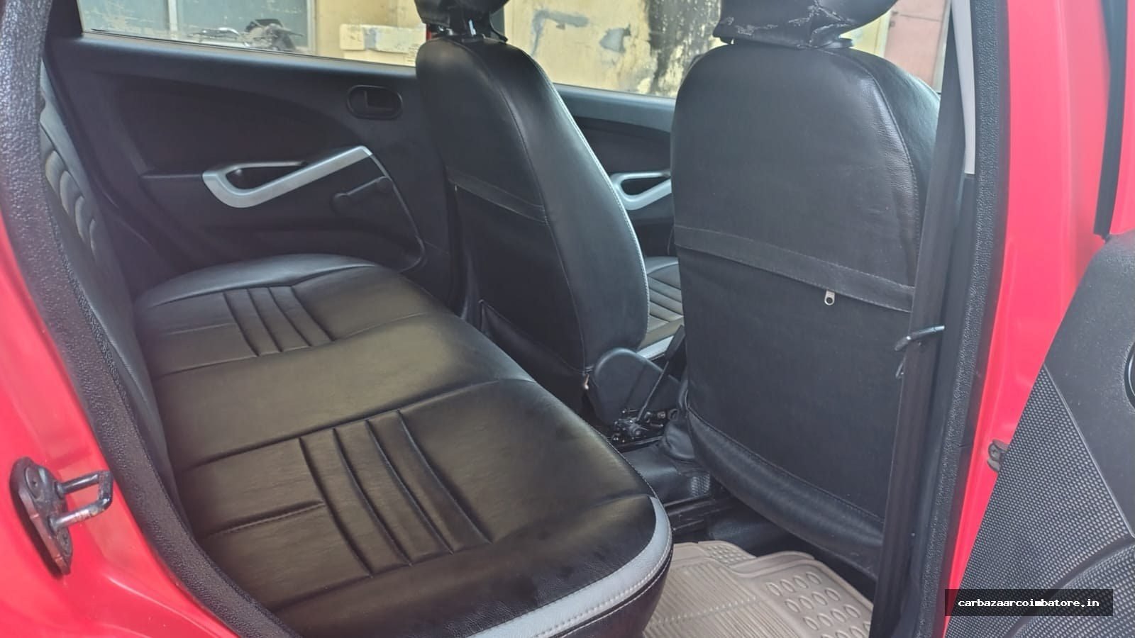 Ford Figo 2010 Photo 4