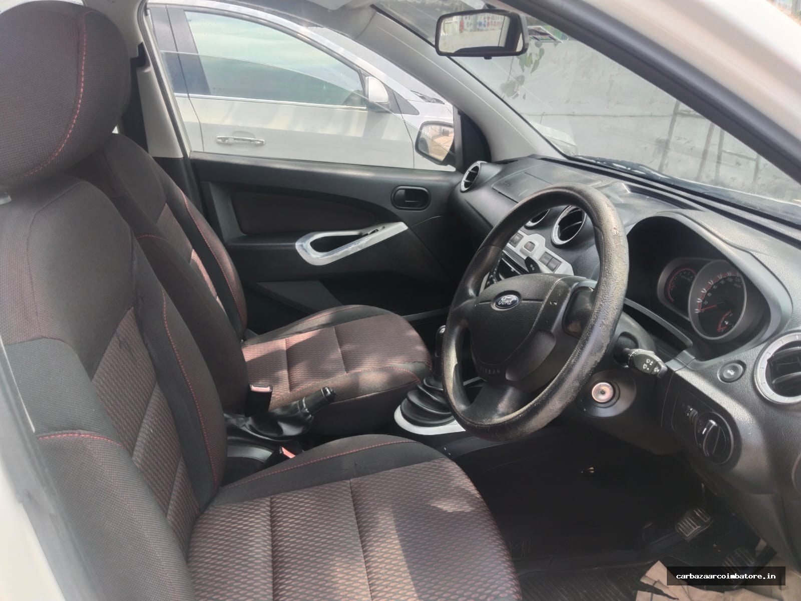 Ford Figo 2010 Photo 4