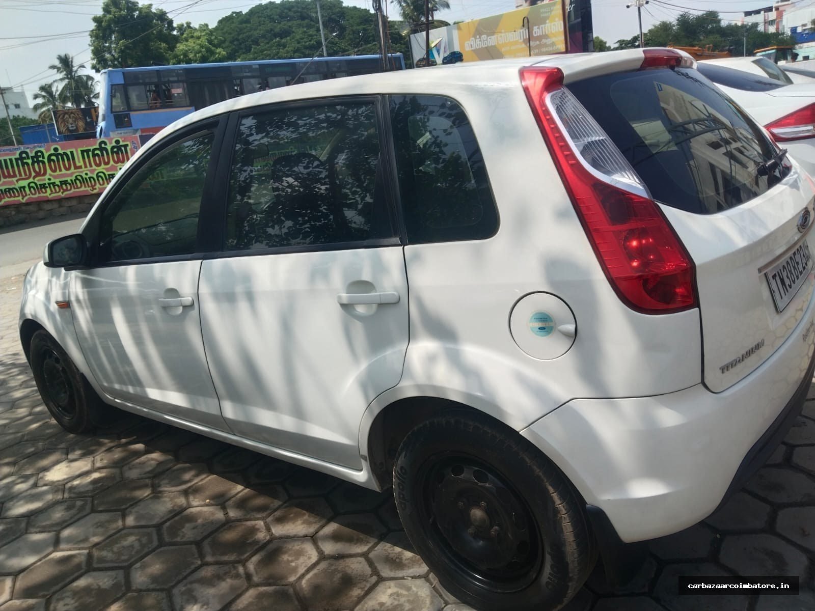 Ford Figo 2010 Photo 2