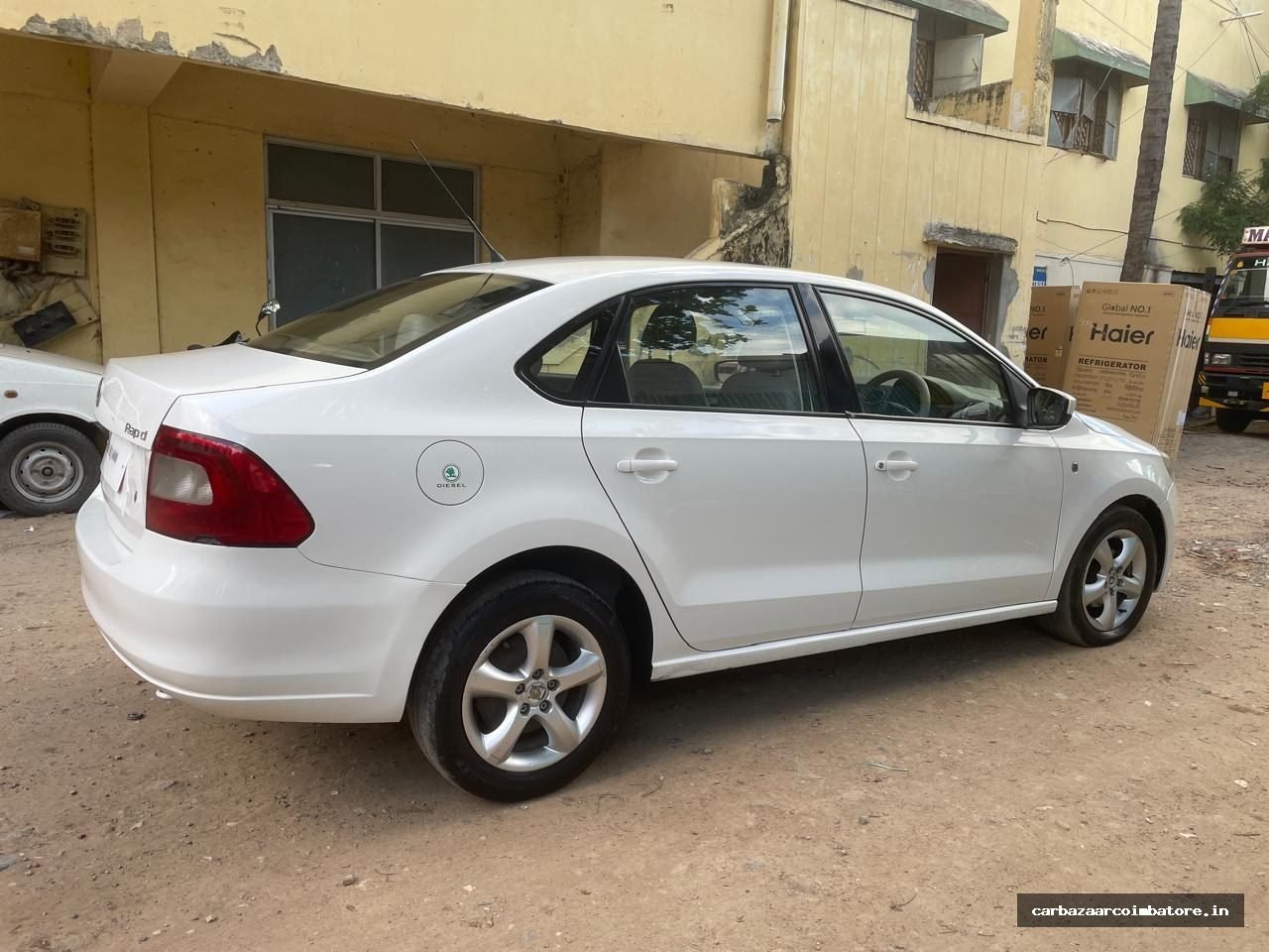 Skoda Rapid 2012 Photo 2