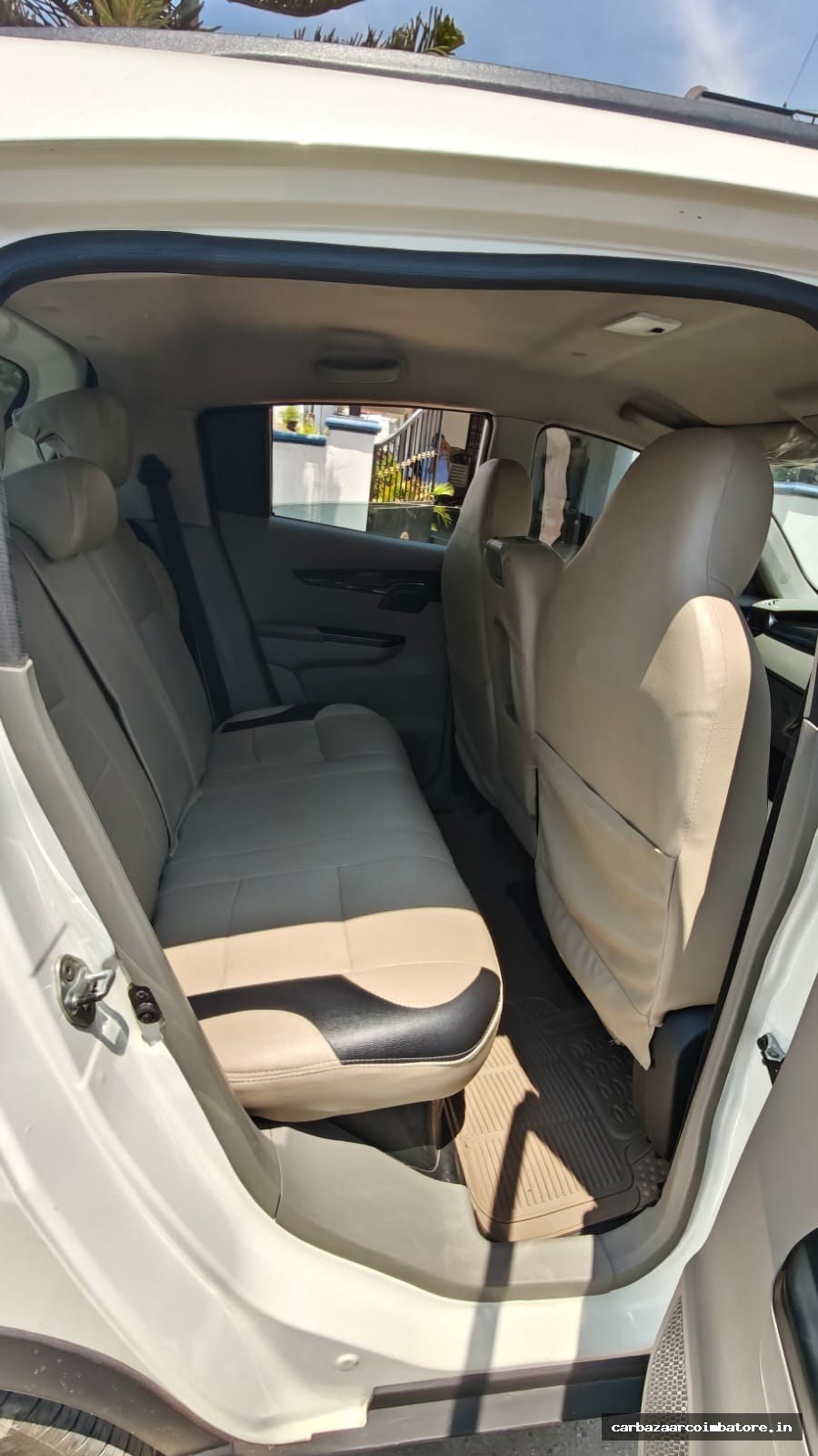 MAHINDRA KUV100 2018 Photo 7