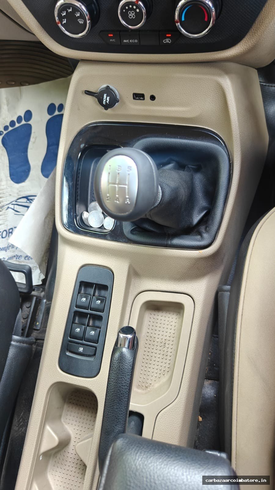 Mahindra TUV300 2018 Photo 4
