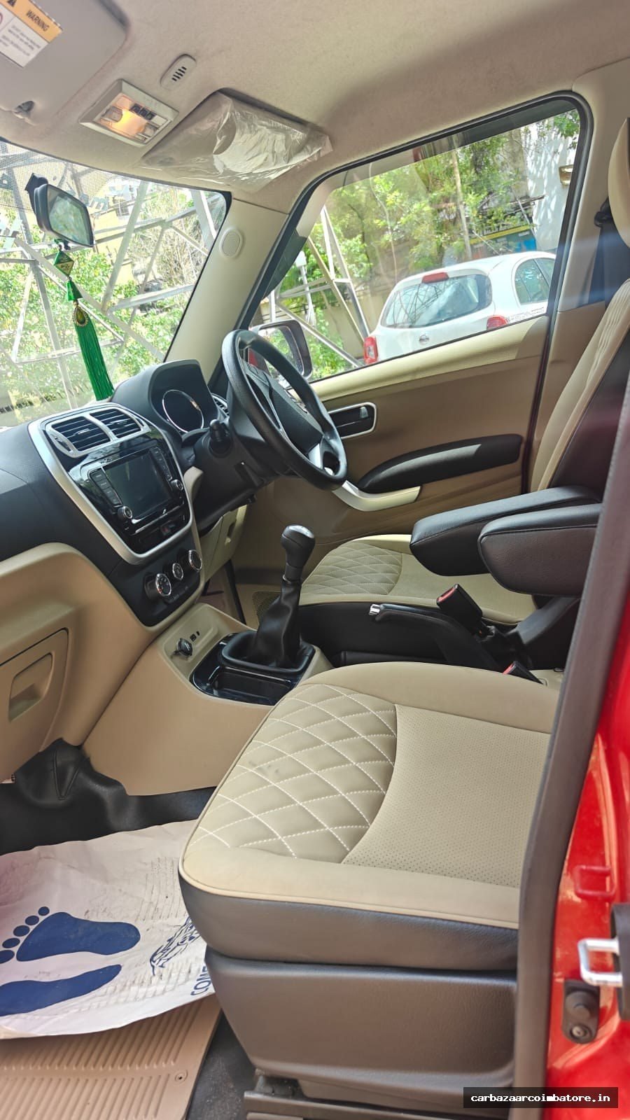 Mahindra TUV300 2018 Photo 6