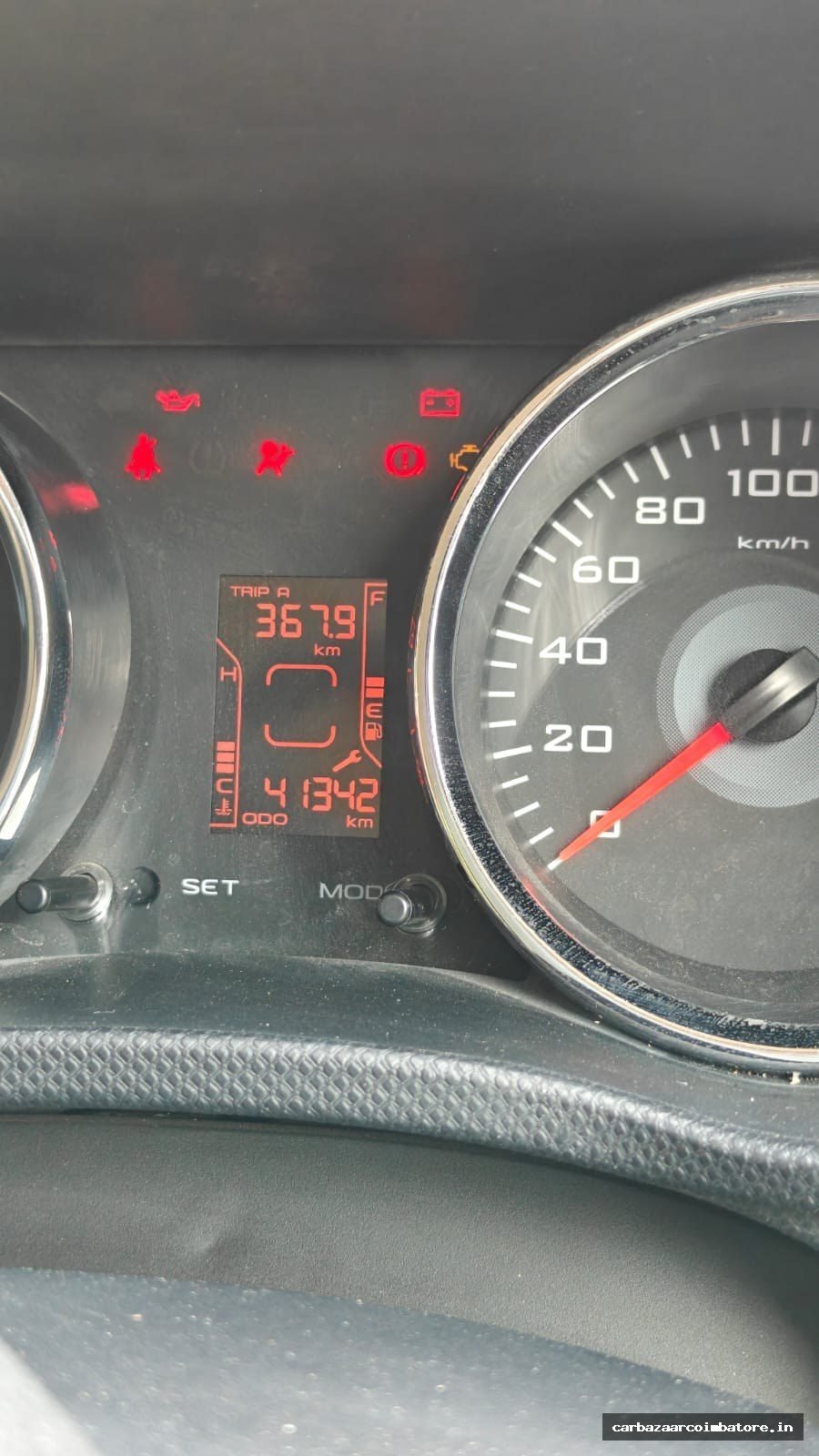 Mahindra TUV300 2018 Photo 5