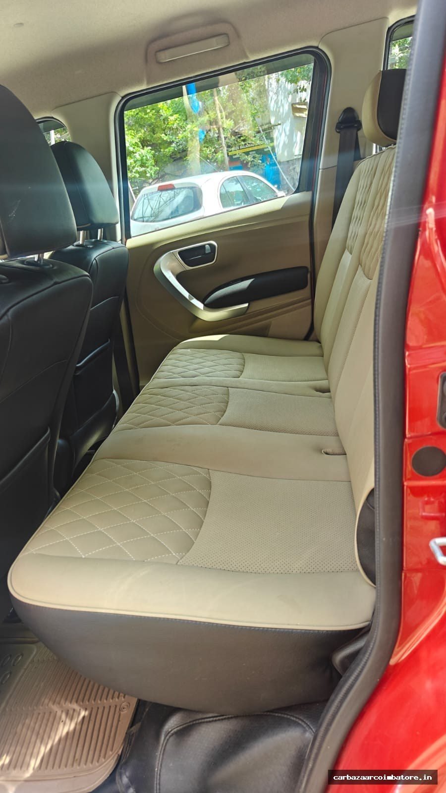 Mahindra TUV300 2018 Photo 7