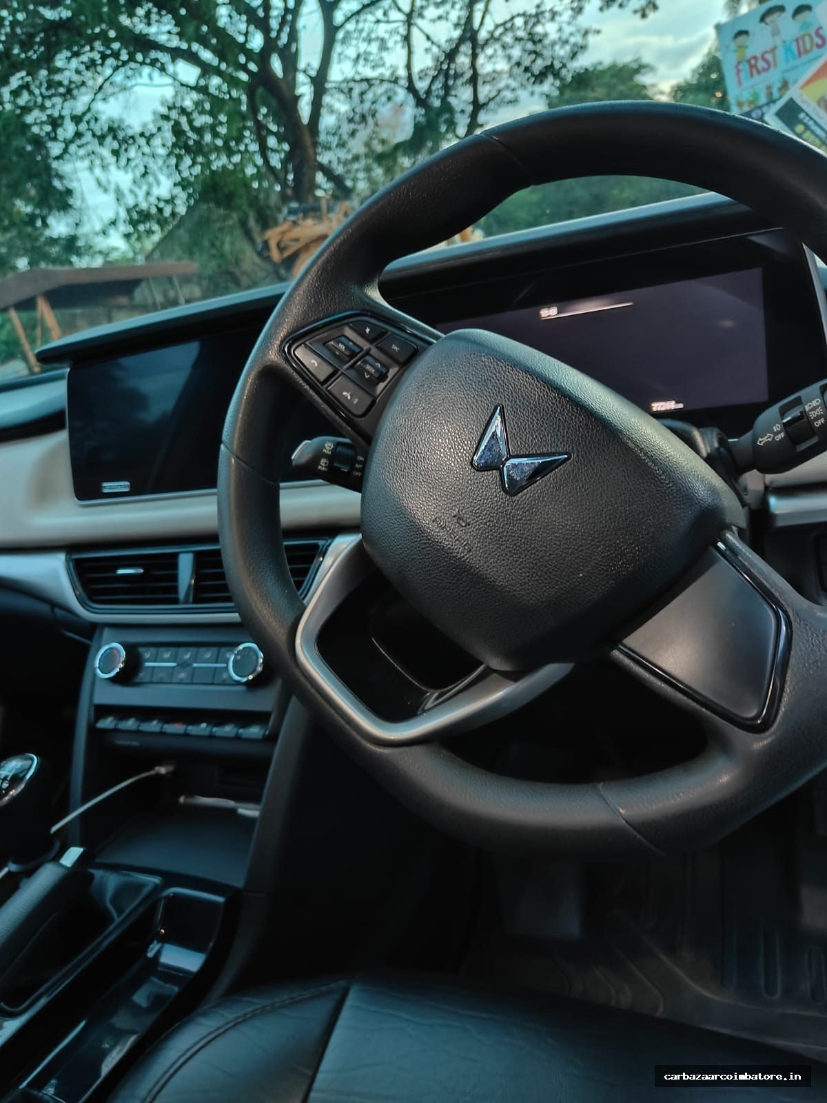 Mahindra XUV700 2023 Photo 8