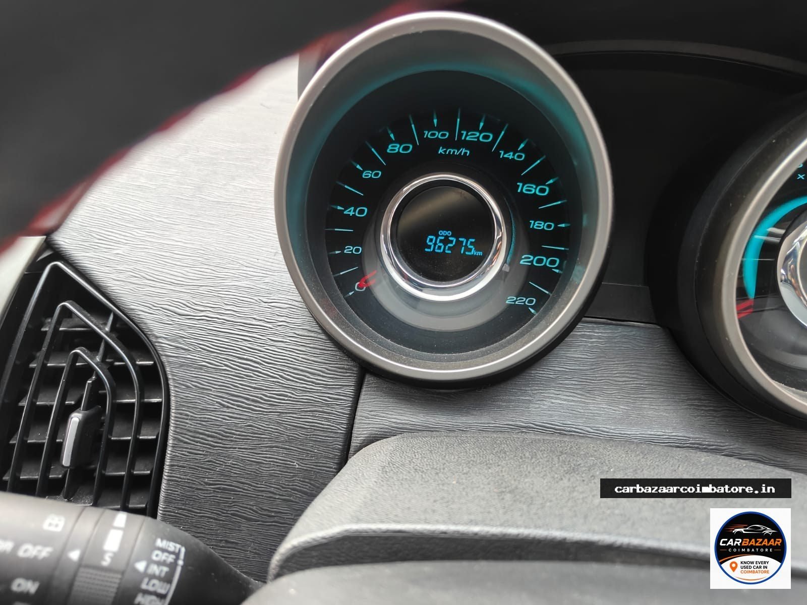 Mahindra XUV 500 2020 Photo 10